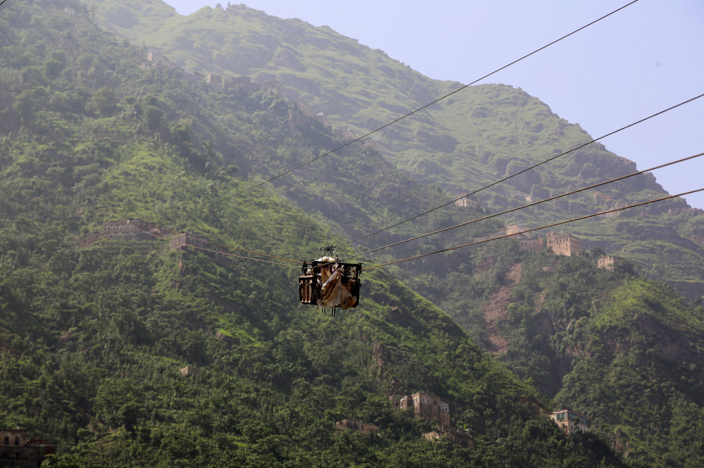 A cable car carries supplies to Dhalamlam Mountain, in the Jafariya district of the western province of Raymah, Yemen May 20, 2016. Reuters Photo/Abduljabbar Zeyad 