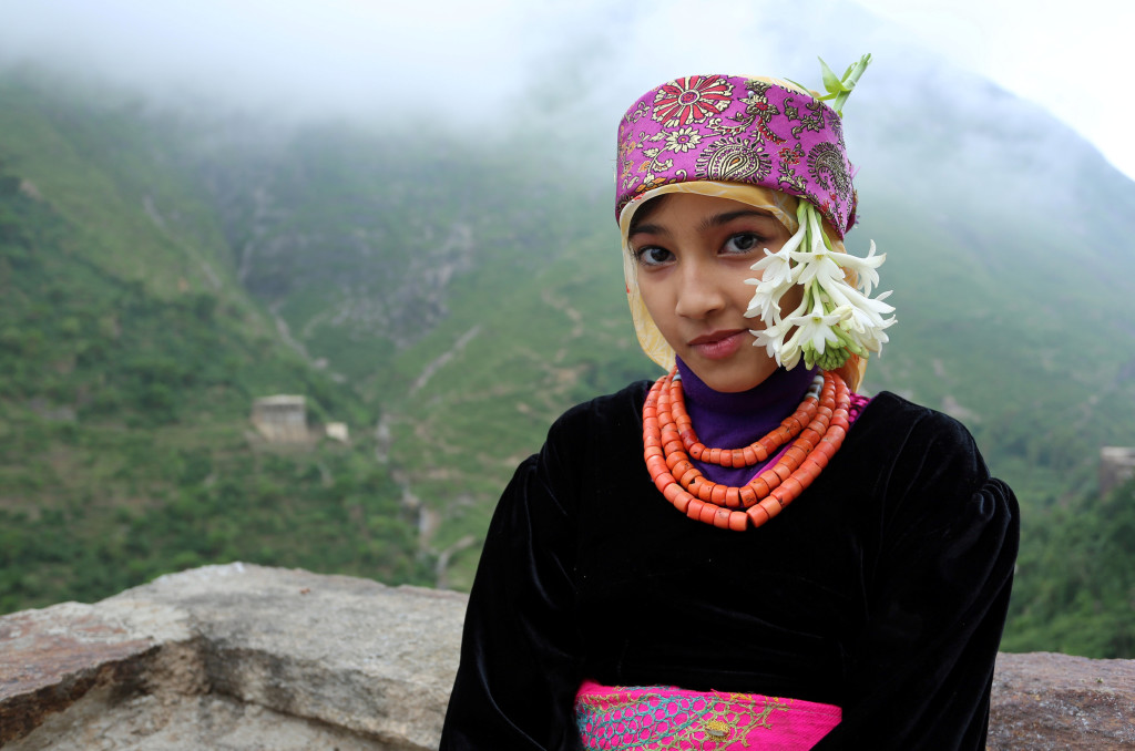 A girl sits on the roof of her house on Dhalamlam Mountain in the Jafariya district of the western province of Raymah, Yemen June 1, 2016. Reuters Photo/Abduljabbar Zeyad