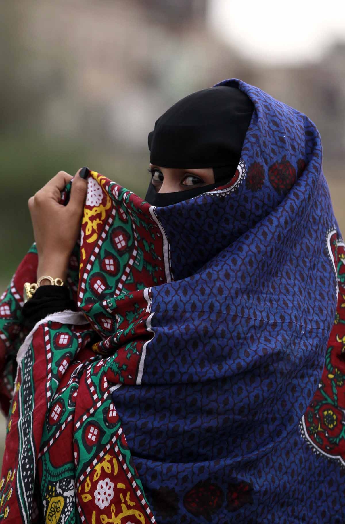 A Yemeni girl, wearing traditional outfits, poses on May 12, 2016 during a cultural festival in the old city of the capital Sanaa. /