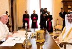 Pope Francis meets Sheikh Mohammed bin Zayed al-Nahyan (R) during a private audience at the Vatican September 15, 2016. REUTERS/Claudio Peri/Pool - RTSNV8G