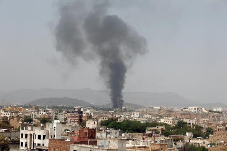 Smoke rises from a snack food factory after a Saudi-led air strike hit it in Sanaa, Yemen, August 9, 2016. REUTERS/Khaled Abdullah